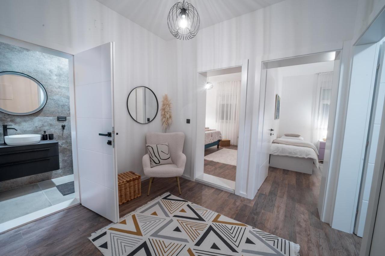 Apartma Ema's Oasis House, Your Perfect Getaway, Free Private Parking And Garden *
