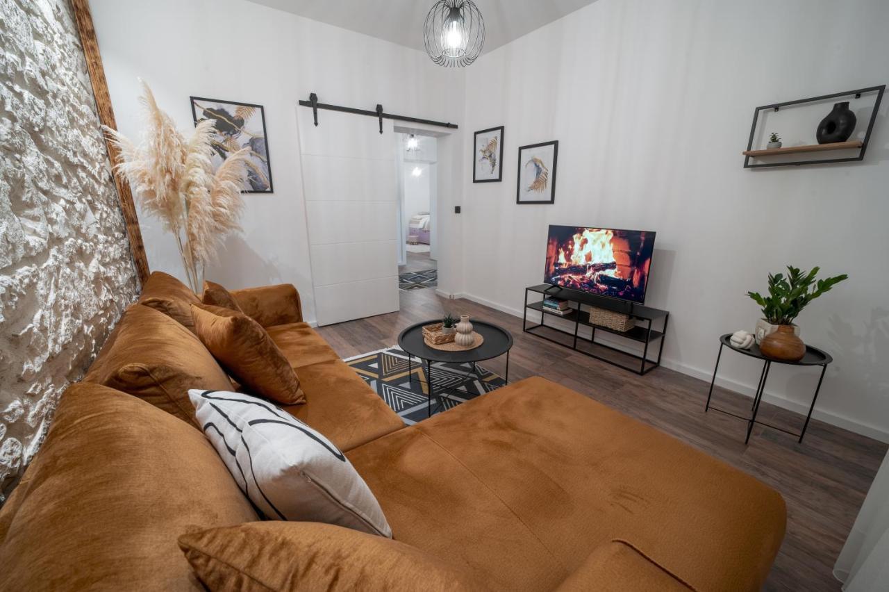 Ema's Oasis House, Your Perfect Getaway, Free Private Parking And Garden Apartma *