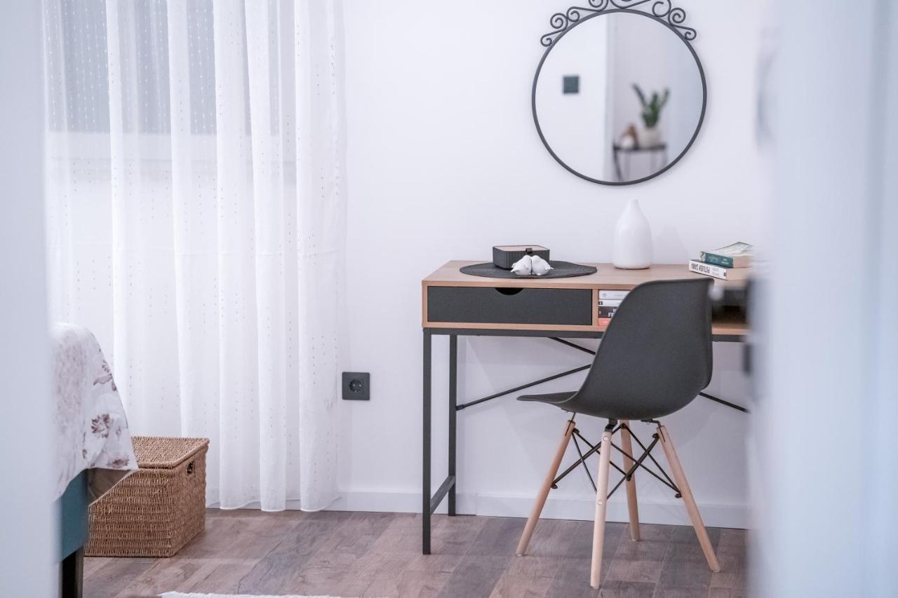 Ema's Oasis House, Your Perfect Getaway, Free Private Parking And Garden Apartma
